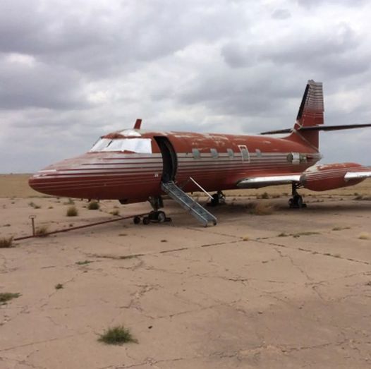 Elvis Presley’s 1962 private jet has finally been sold, and the interior is breathtaking.