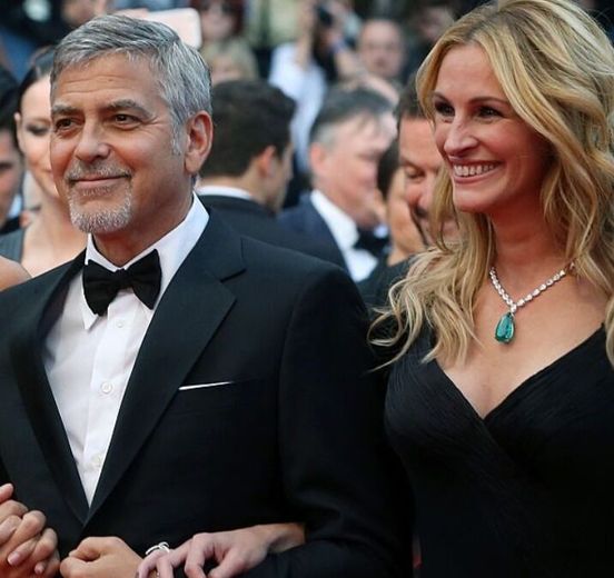 A Heartwarming Gesture: Julia Roberts Delights George Clooney at the Kennedy Center Honors with a Unique Dress